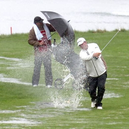 雨の日のラウンド⛳って、挑戦的で楽しいですよね！でも、その準